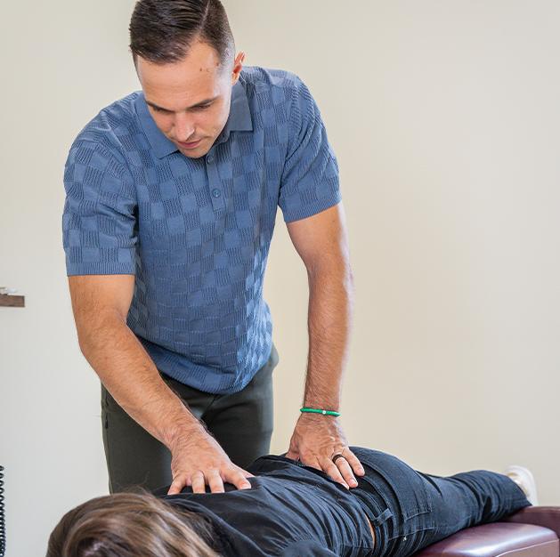 chiropractic-care-elevate-chiro-and-health-delreay-beach-florida Chiropractic care at Elevate Chiro & Health in Delray Beach, Florida.